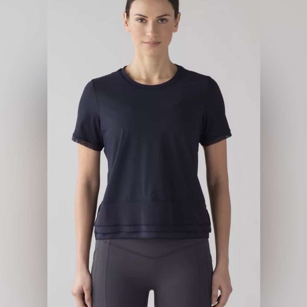 Lululemon Sole Training Short Sleeve polka dot size 4 no size tag